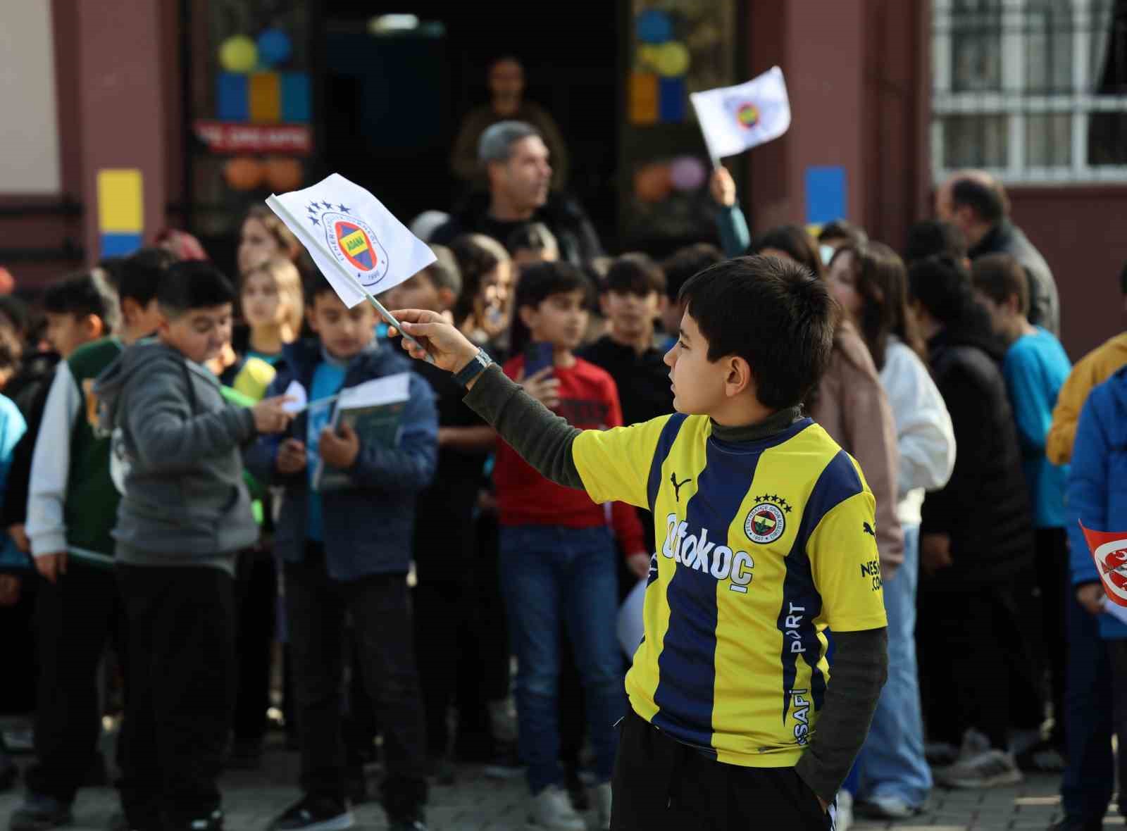 Sadettin Saran: "Fenerbahçe’yi bu sene şampiyon yaparak birçok çocuğumuzu Fenerbahçeli yapacağız"
