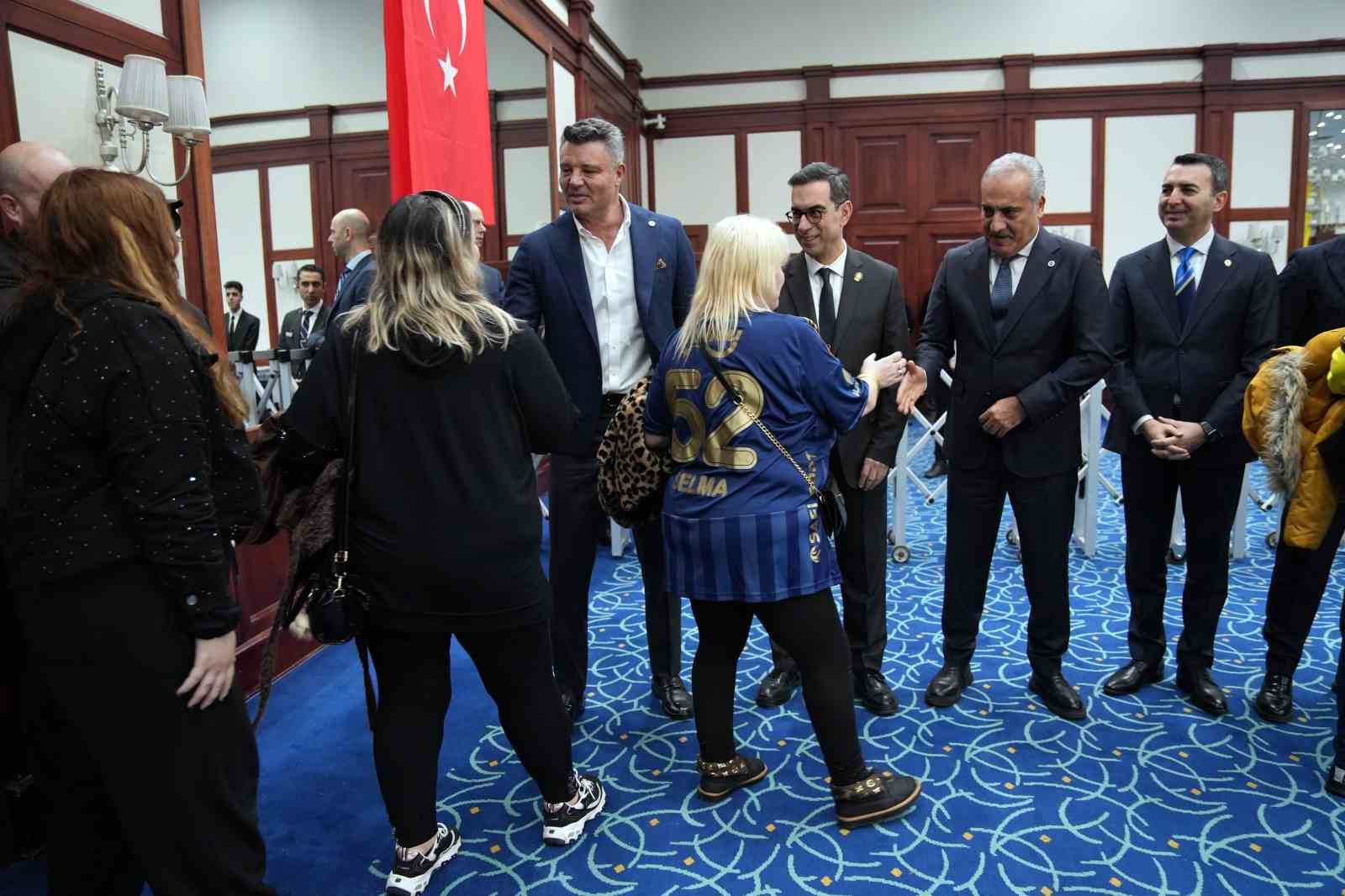 Sadettin Saran: "İnşallah çok daha fazla kupalar alacağız"
