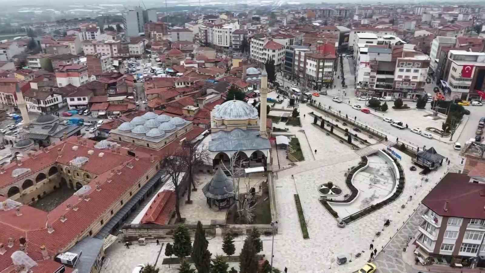 Şadırvanda saklı 150 yıllık minyatür: İstanbul, Viyana ve Amasya işlenmiş
Şadırvanda saklı 150 yıllık minyatür: İstanbul, Viyana ve Amasya işlenmiş
