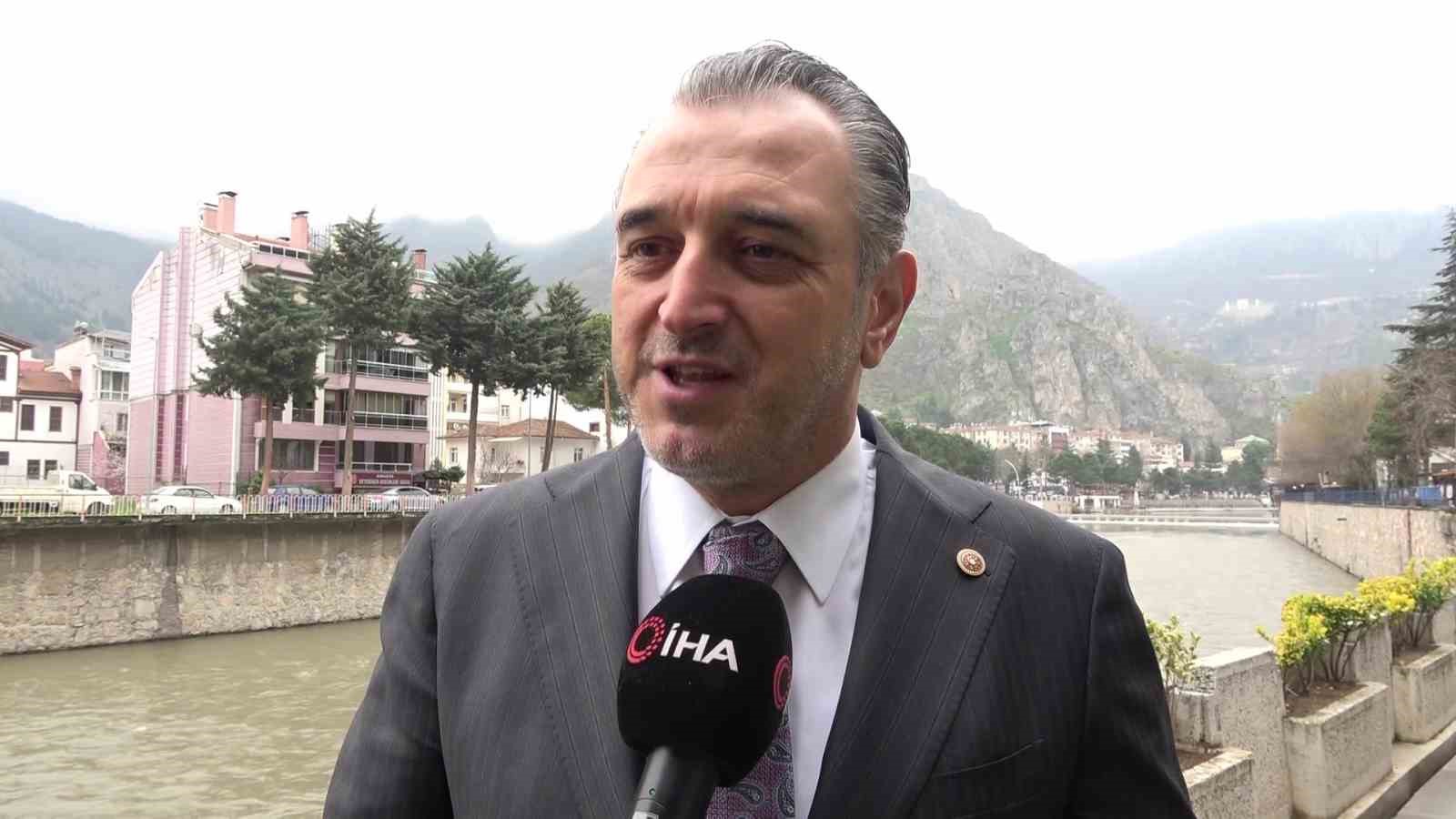 Şadırvanda saklı 150 yıllık minyatür: İstanbul, Viyana ve Amasya işlenmiş
Şadırvanda saklı 150 yıllık minyatür: İstanbul, Viyana ve Amasya işlenmiş