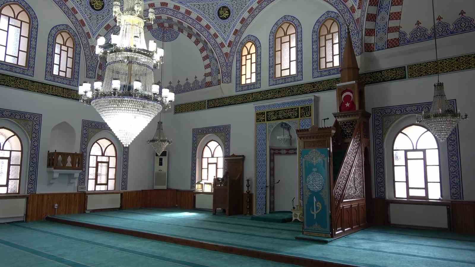 Şadırvanda saklı 150 yıllık minyatür: İstanbul, Viyana ve Amasya işlenmiş
Şadırvanda saklı 150 yıllık minyatür: İstanbul, Viyana ve Amasya işlenmiş