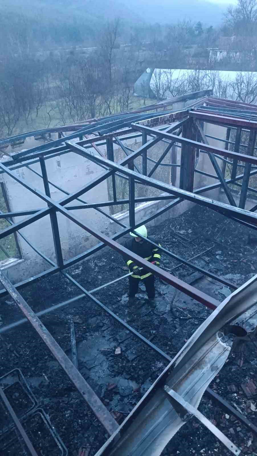 Safranbolu’da 3 katlı evde yangın
