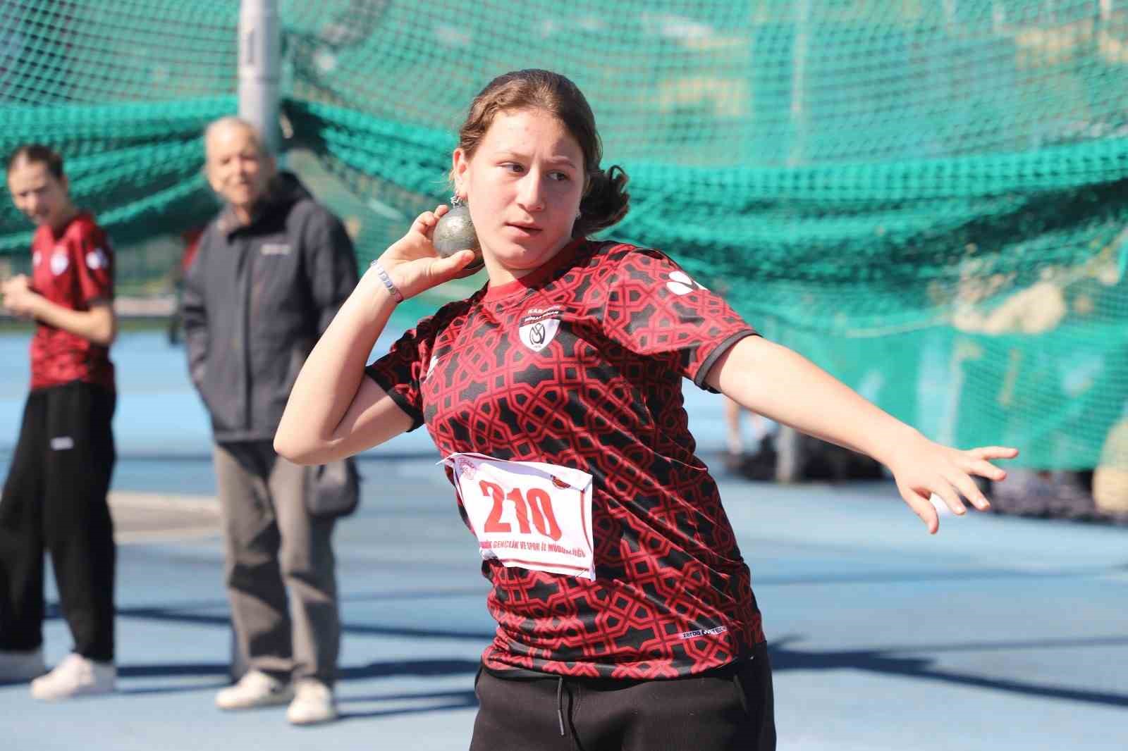 Safranbolu’da okul sporları atletizm yarışları gerçekleşti
