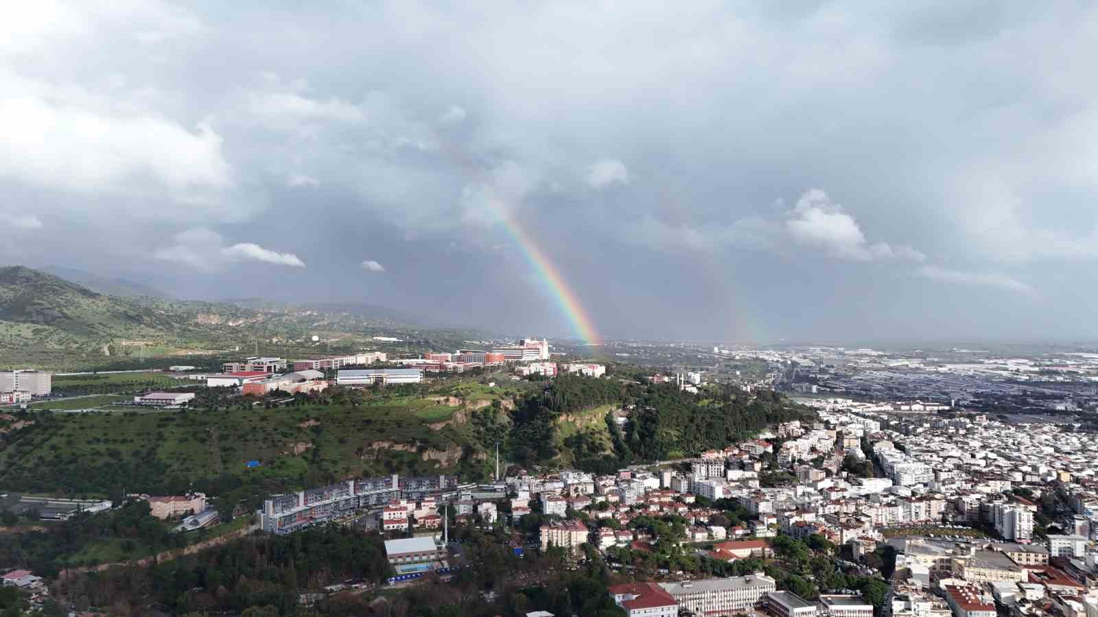 Sağanak sonrası gökkuşağı Aydın’ı sardı
