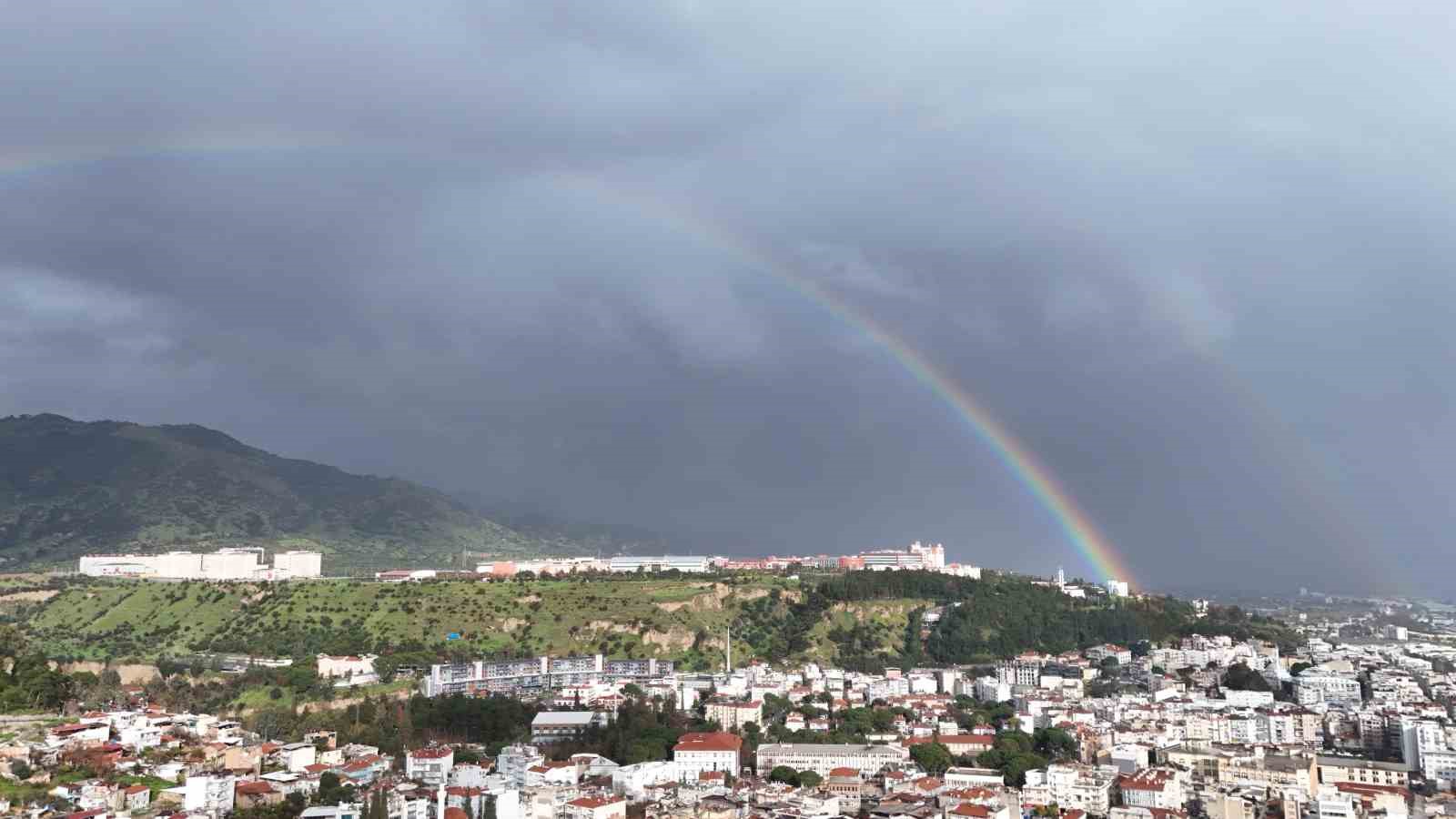 Sağanak sonrası gökkuşağı Aydın’ı sardı
