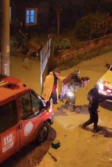 Sağanak sonrası Savrun Çayı taştı, Kadirli’de hayat durma noktasına geldi
