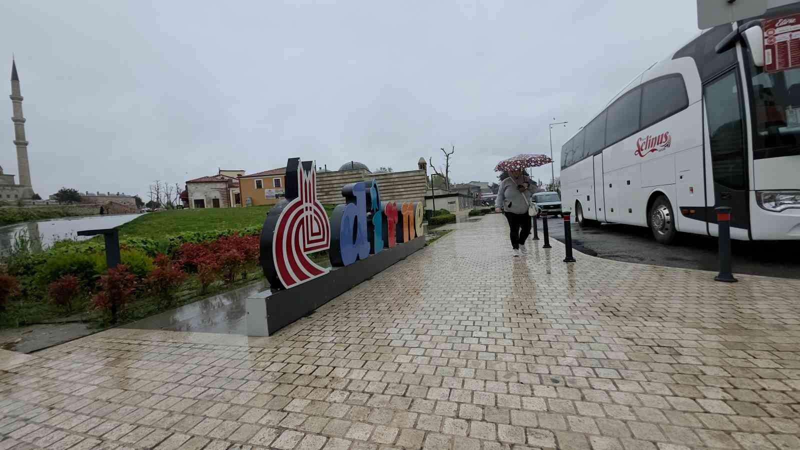 Sağanak yağış  başladı, kentte bereket vurgusu
