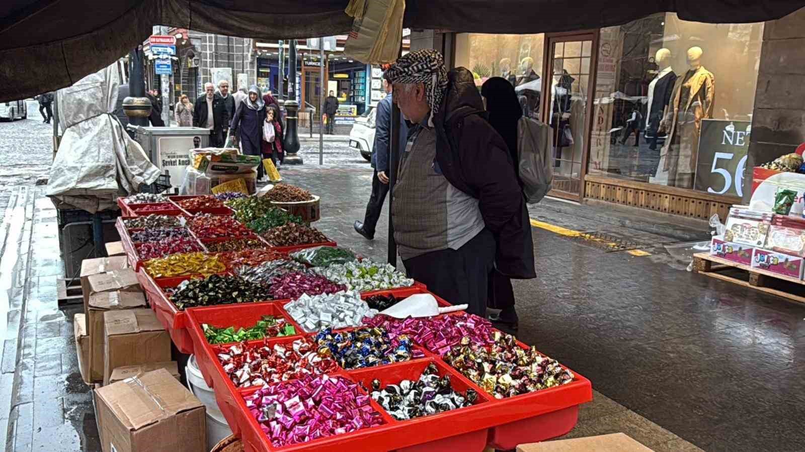 Sağanak yağış, bayram öncesi esnafa yaramadı
Sağanak yağış, bayram öncesi esnafa yaramadı