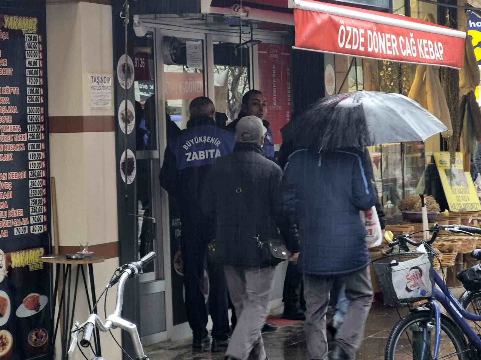 Sağanak yağış kentte etkisini gösterdi
