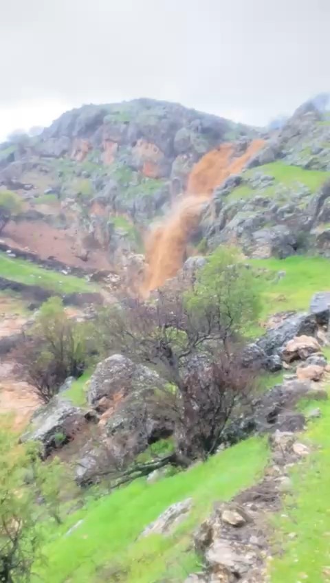 Sağanak yağış şelalelerin debisini yükseltti
