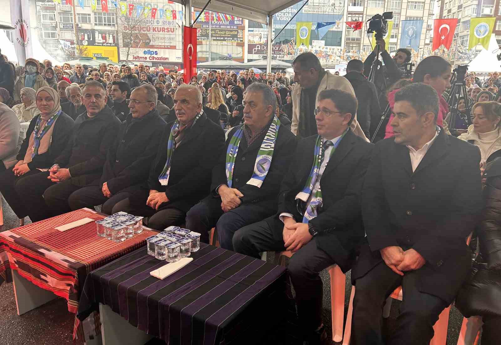 Sağanak yağışa aldırış etmeyen Ümraniyeliler Hamsi Festivali’nde buluştu
