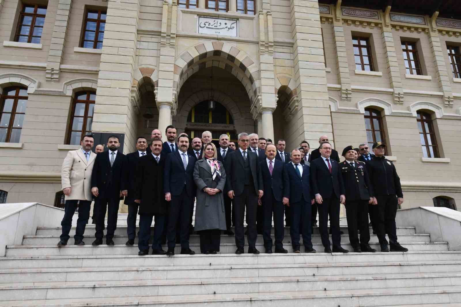 Sağlık Bakanı Kemal Memişoğlu: "Türkiye sağlık teknolojisini üreten, kendi ilacını, molekülünü üreten bir ülke haline gelme yolunda"
Sağlık Bakanı Kemal Memişoğlu: "Türkiye sağlık teknolojisini üreten, kendi ilacını, molekülünü üreten bir ülke haline gelme yolunda"