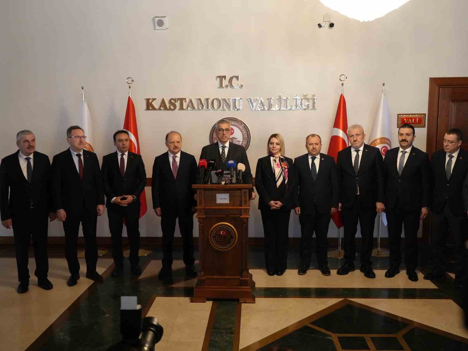 Sağlık Bakanı Kemal Memişoğlu: "Türkiye sağlık teknolojisini üreten, kendi ilacını, molekülünü üreten bir ülke haline gelme yolunda"
Sağlık Bakanı Kemal Memişoğlu: "Türkiye sağlık teknolojisini üreten, kendi ilacını, molekülünü üreten bir ülke haline gelme yolunda"