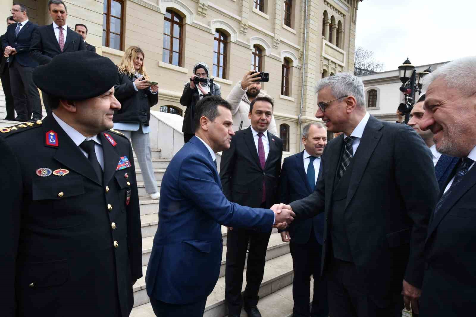 Sağlık Bakanı Kemal Memişoğlu: "Türkiye sağlık teknolojisini üreten, kendi ilacını, molekülünü üreten bir ülke haline gelme yolunda"
Sağlık Bakanı Kemal Memişoğlu: "Türkiye sağlık teknolojisini üreten, kendi ilacını, molekülünü üreten bir ülke haline gelme yolunda"