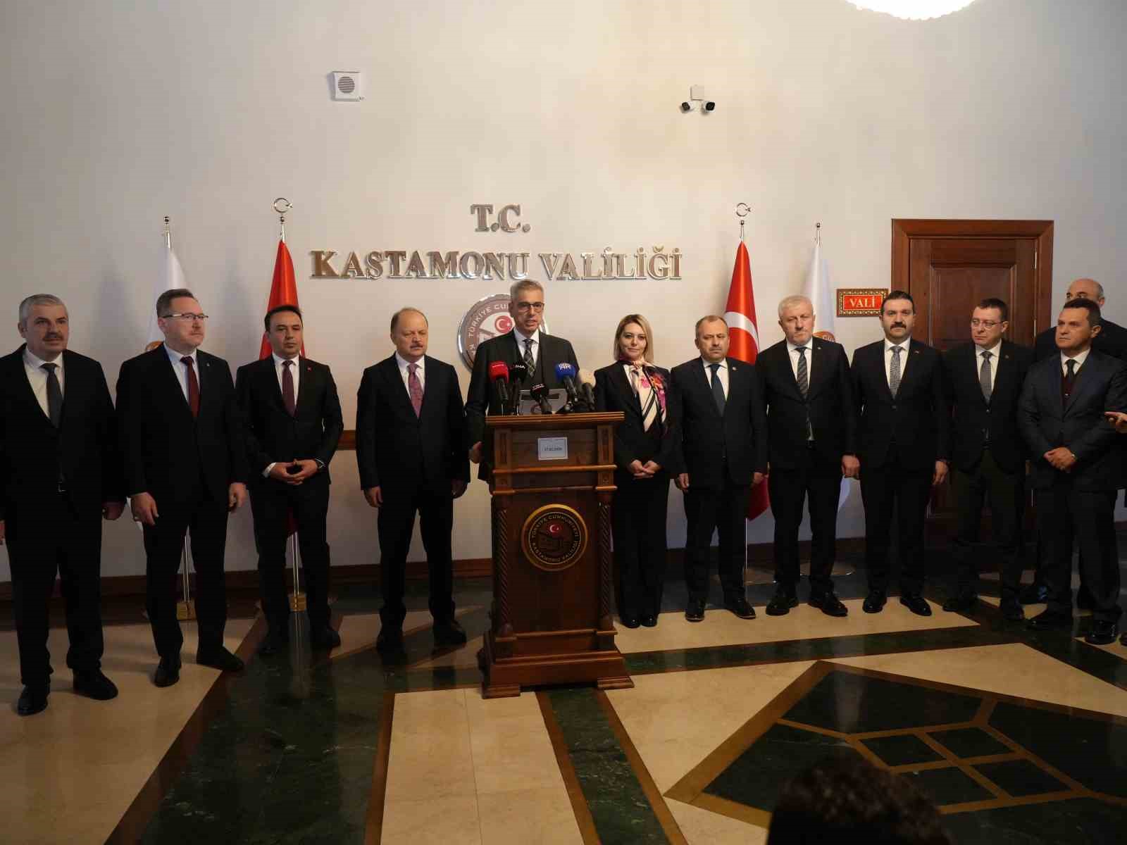 Sağlık Bakanı Kemal Memişoğlu: "Türkiye sağlık teknolojisini üreten, kendi ilacını, molekülünü üreten bir ülke haline gelme yolunda"
Sağlık Bakanı Kemal Memişoğlu: "Türkiye sağlık teknolojisini üreten, kendi ilacını, molekülünü üreten bir ülke haline gelme yolunda"