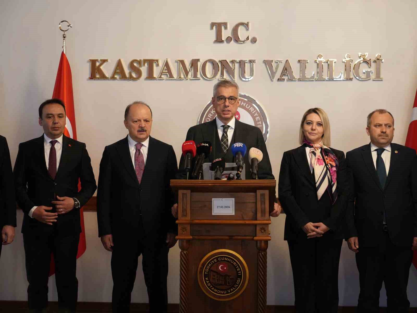 Sağlık Bakanı Kemal Memişoğlu: "Türkiye sağlık teknolojisini üreten, kendi ilacını, molekülünü üreten bir ülke haline gelme yolunda"
Sağlık Bakanı Kemal Memişoğlu: "Türkiye sağlık teknolojisini üreten, kendi ilacını, molekülünü üreten bir ülke haline gelme yolunda"