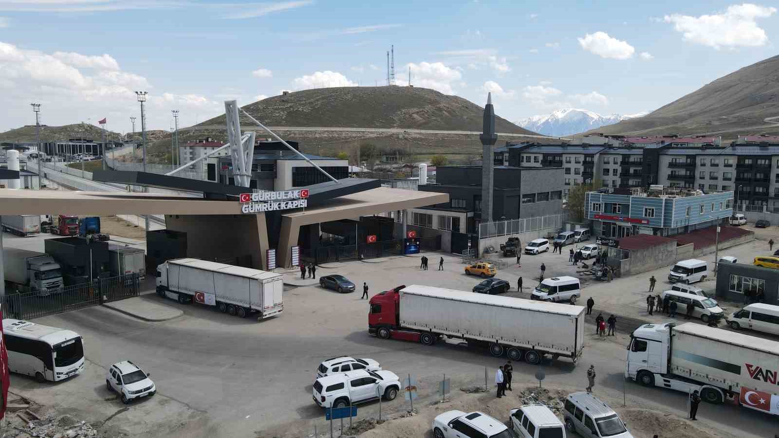 Sağlık Bakanlığı’ndan İran’a ikinci etap insani yardım amaçlı tıbbi malzeme gönderildi
