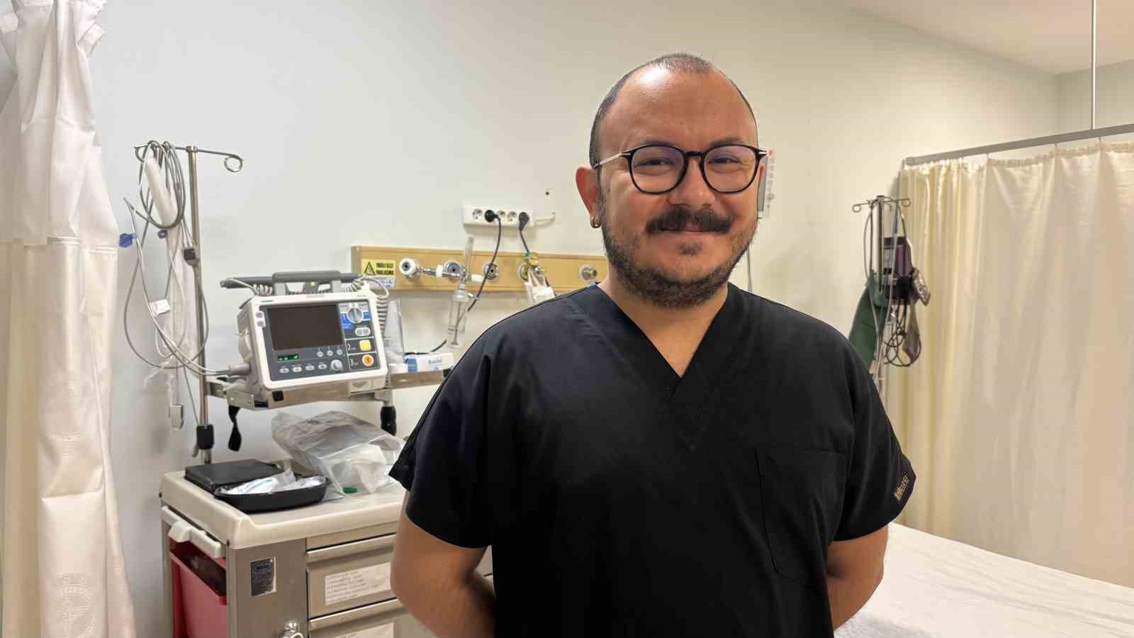 Sağlık çalışanı anne ve oğul birlikte hayat kurtarıyor
