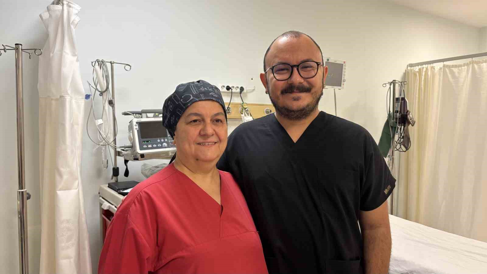 Sağlık çalışanı anne ve oğul birlikte hayat kurtarıyor
