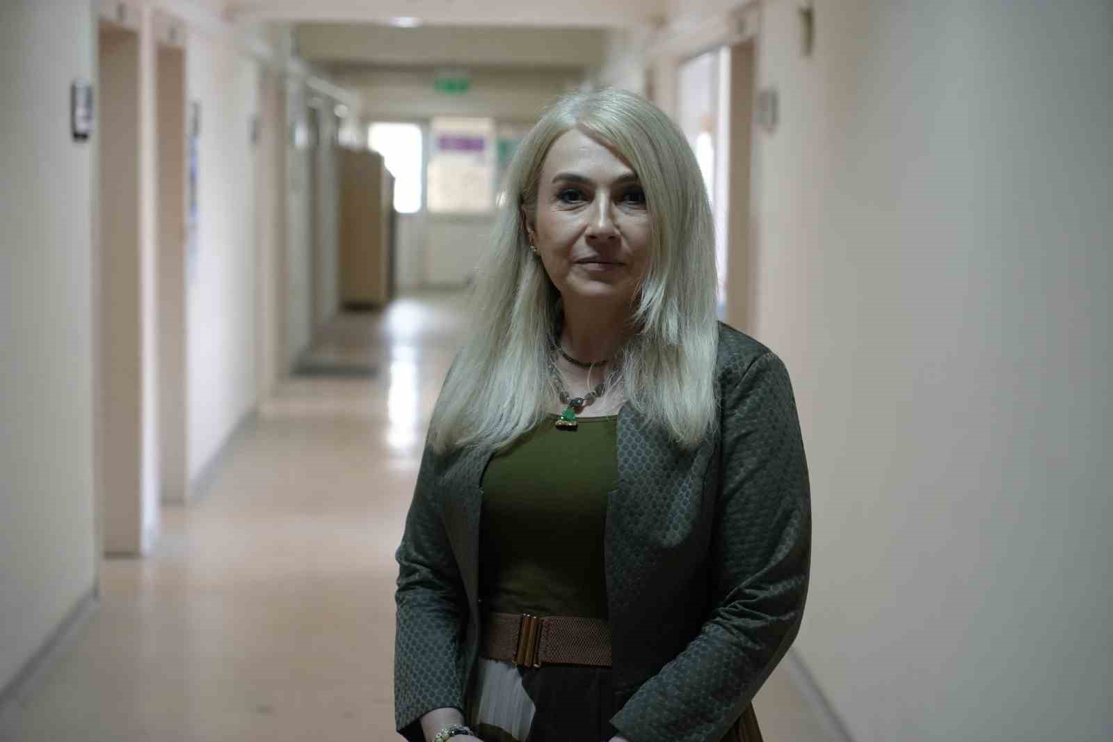 Sağlık çalışanları bu kez hayat kurtarmak için sevdiklerini aradı
