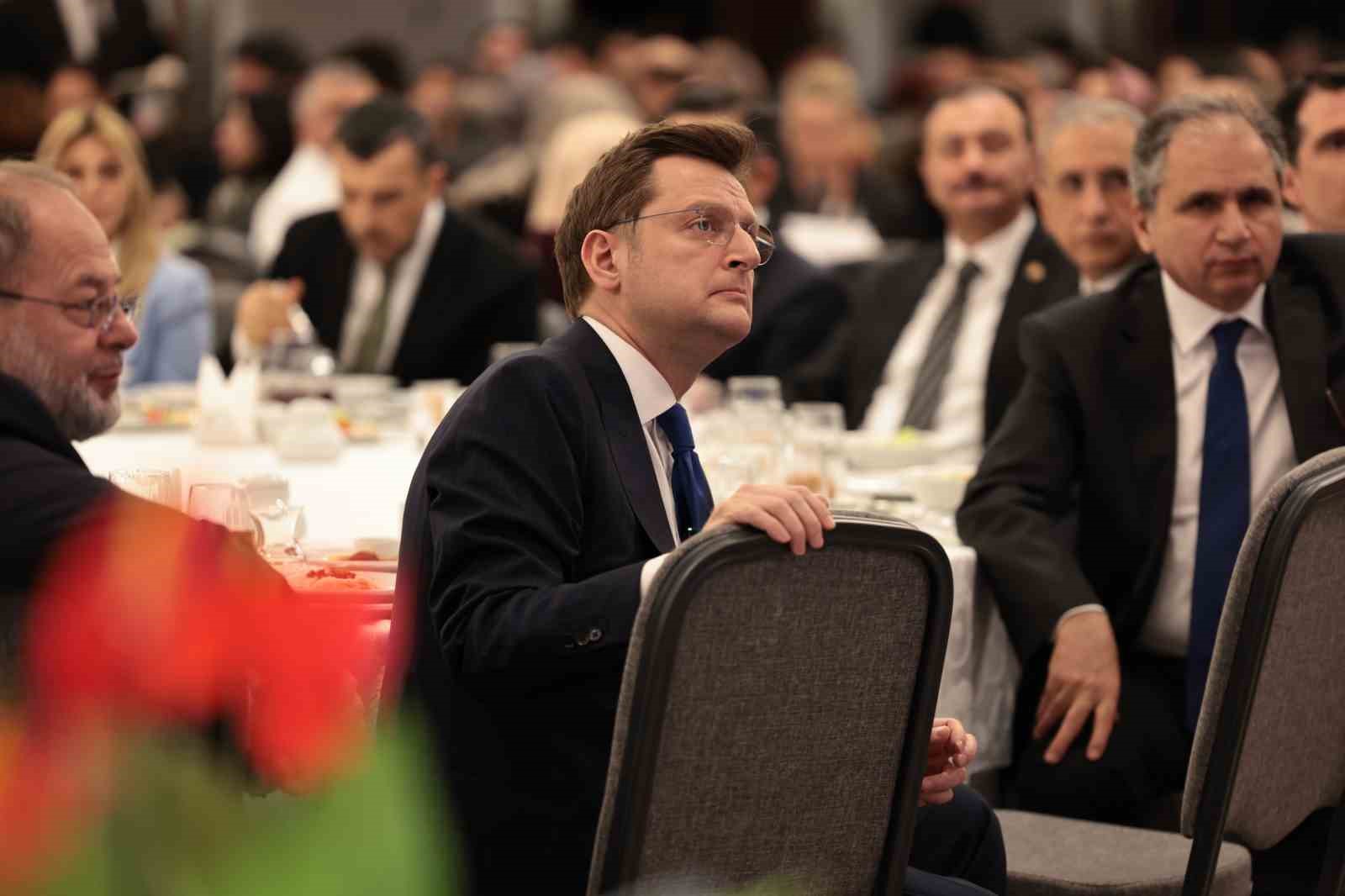 Sağlık çalışanları iftar sofrasında buluştu
Sağlık çalışanları iftar sofrasında buluştu