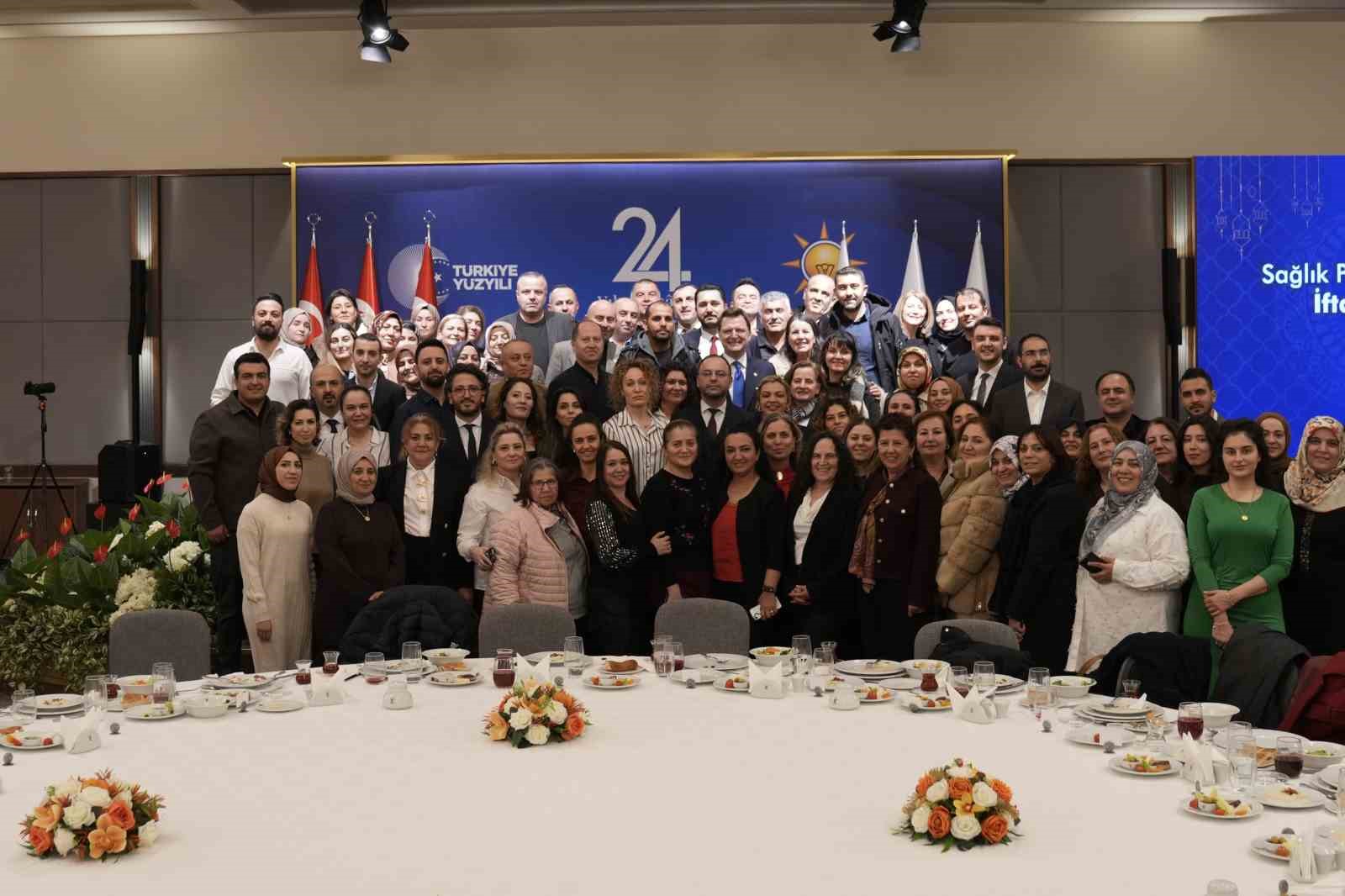 Sağlık çalışanları iftar sofrasında buluştu
Sağlık çalışanları iftar sofrasında buluştu