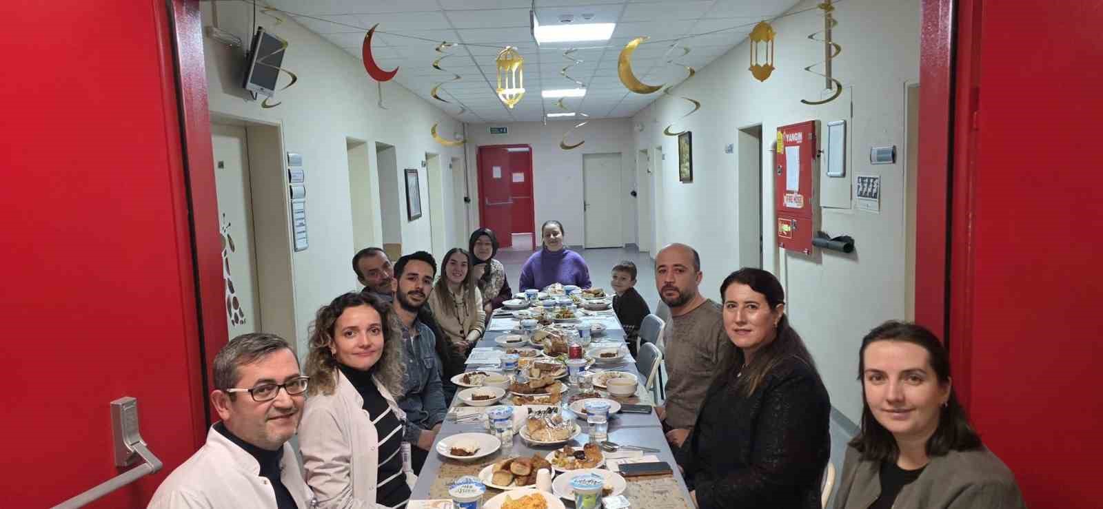 Sağlık çalışanları iftar sofrasında buluştu
