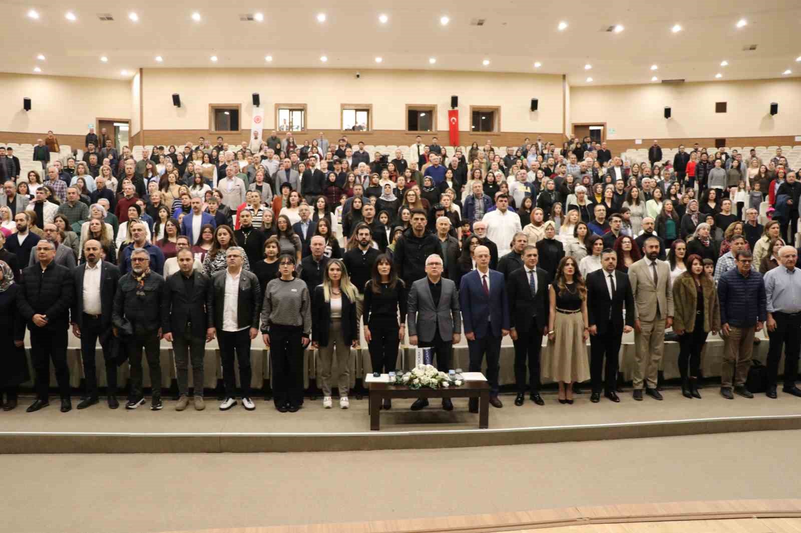Sağlık çalışanları koro oluşturdu, Türk halk müzikleri seslendirildi
