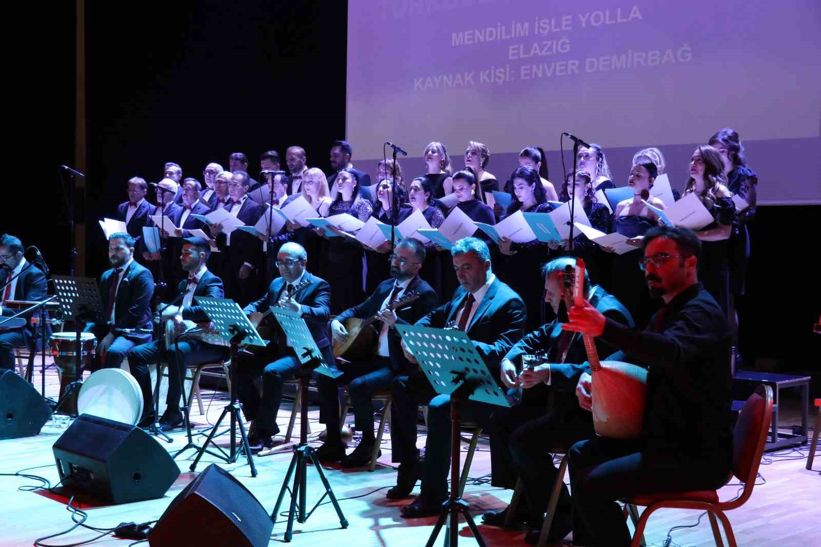 Sağlık çalışanları koro oluşturdu, Türk halk müzikleri seslendirildi
