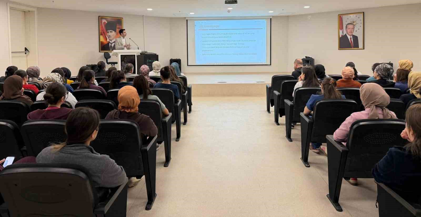 Sağlık çalışanlarına sıtma konulu bilgilendirme
