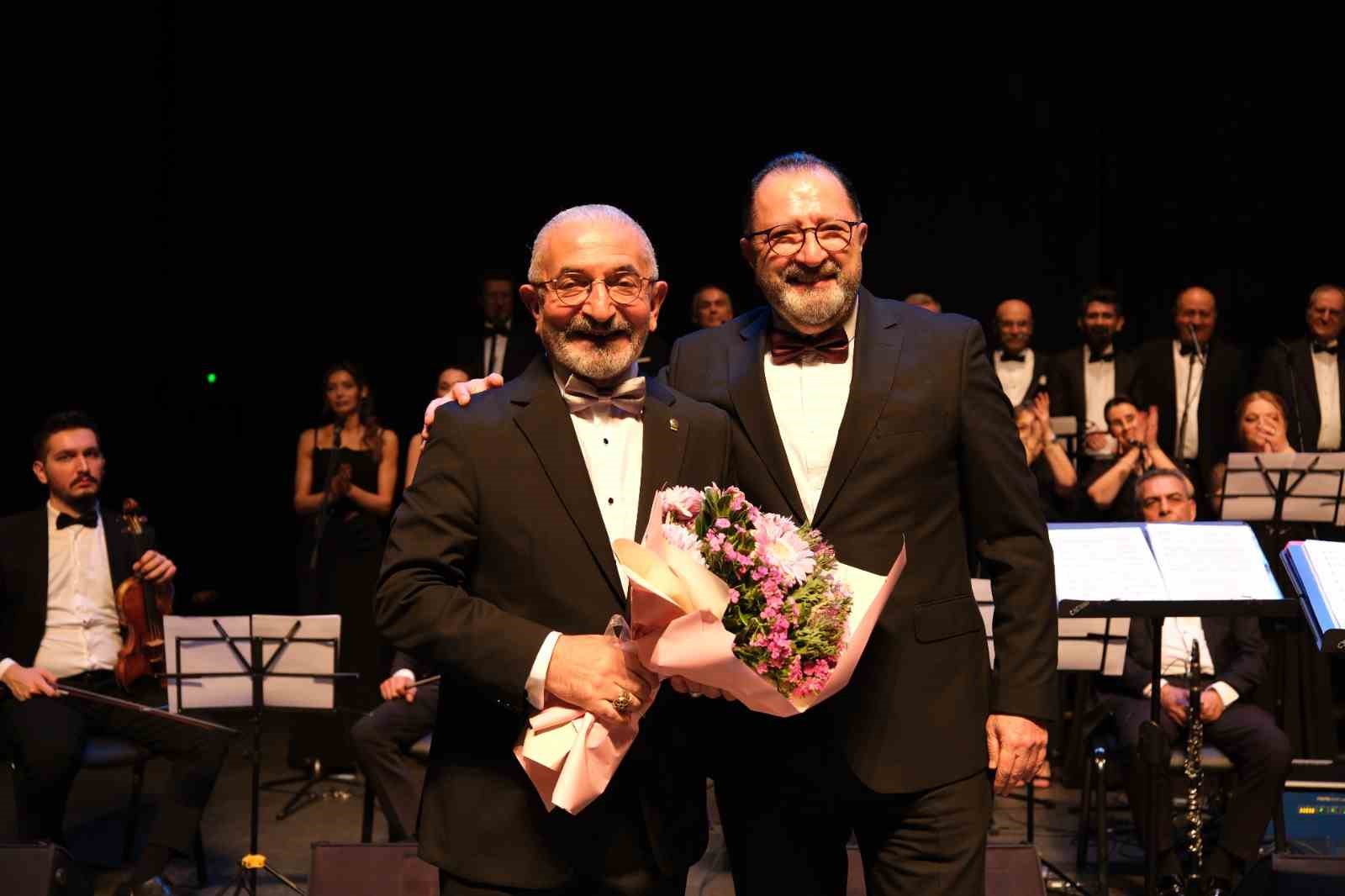 Sağlık çalışanlarından Bursalı sanatseverlere unutulmaz konser
Sağlık çalışanlarından Bursalı sanatseverlere unutulmaz konser