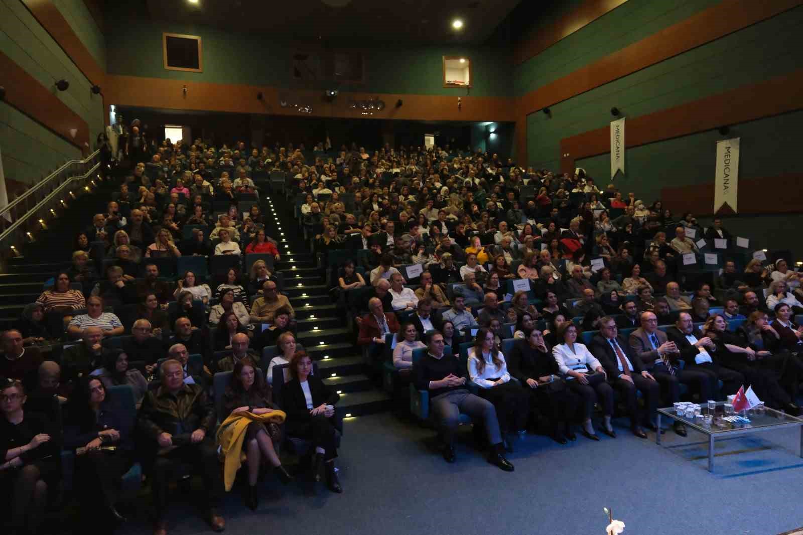 Sağlık çalışanlarından Bursalı sanatseverlere unutulmaz konser
Sağlık çalışanlarından Bursalı sanatseverlere unutulmaz konser