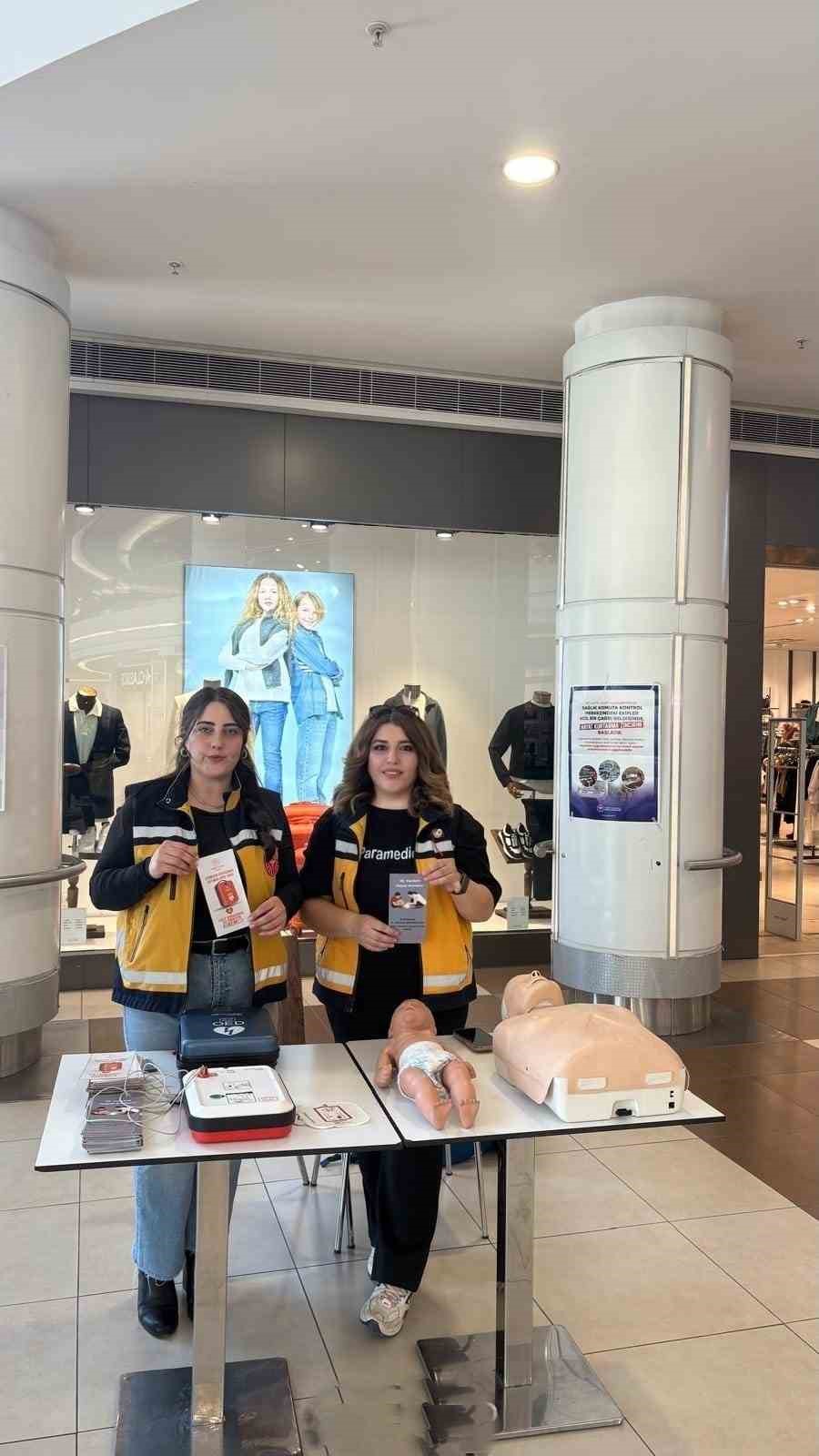 Sağlık ekipleri hava yolu tıkanıklığı ve temel yaşam desteğini uygulamalı anlattı
