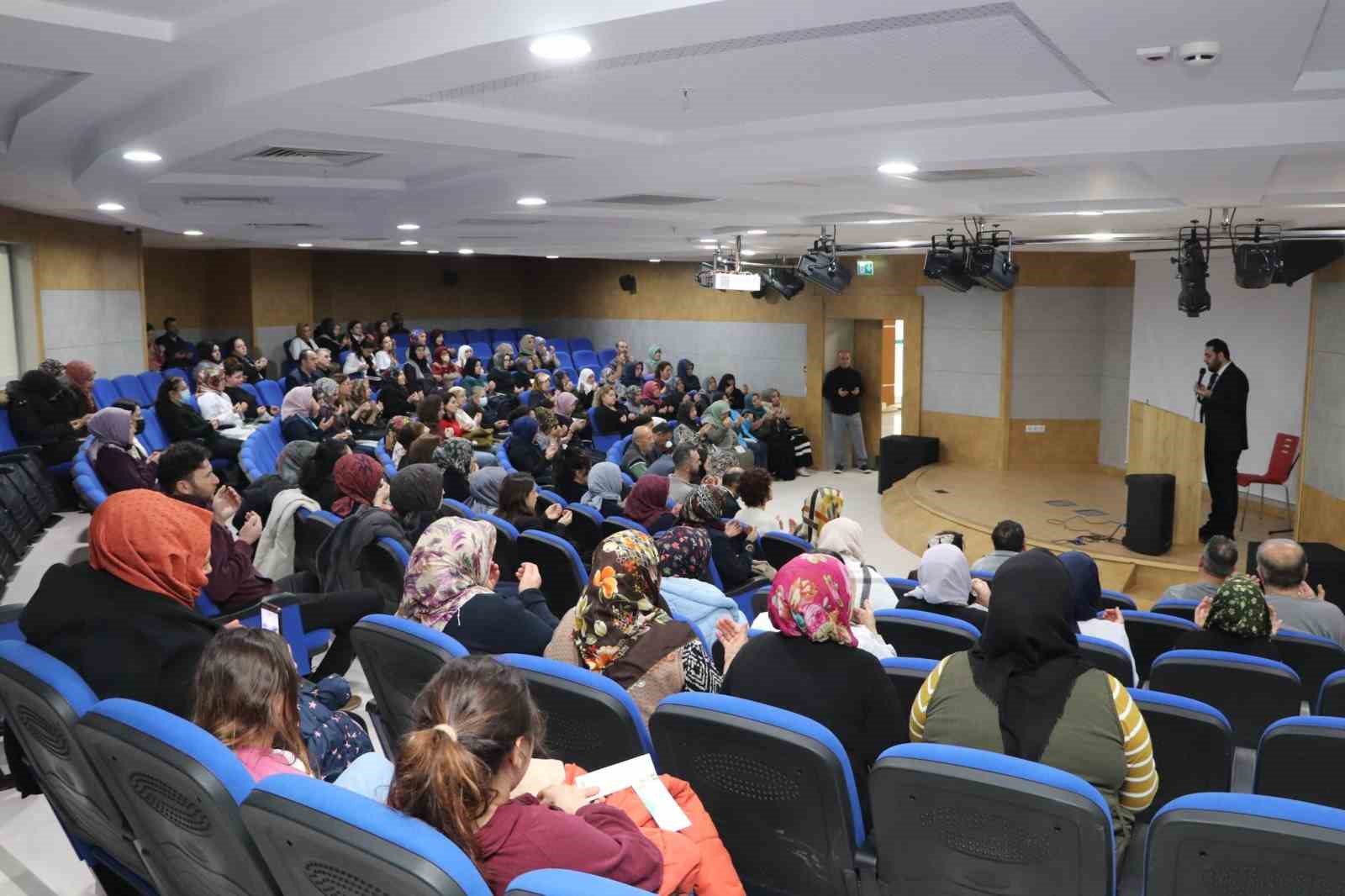 Sağlık personeli ve hastalar Kadir Gecesi programında buluştu
