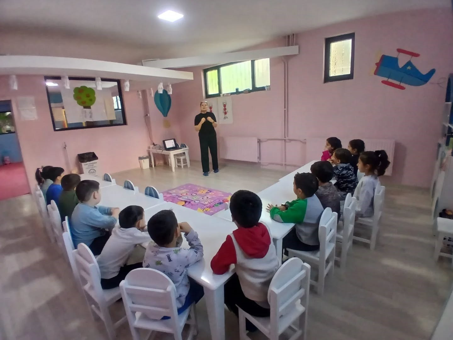 Sağlık personelinden minik öğrencilere hijyen eğitimi
