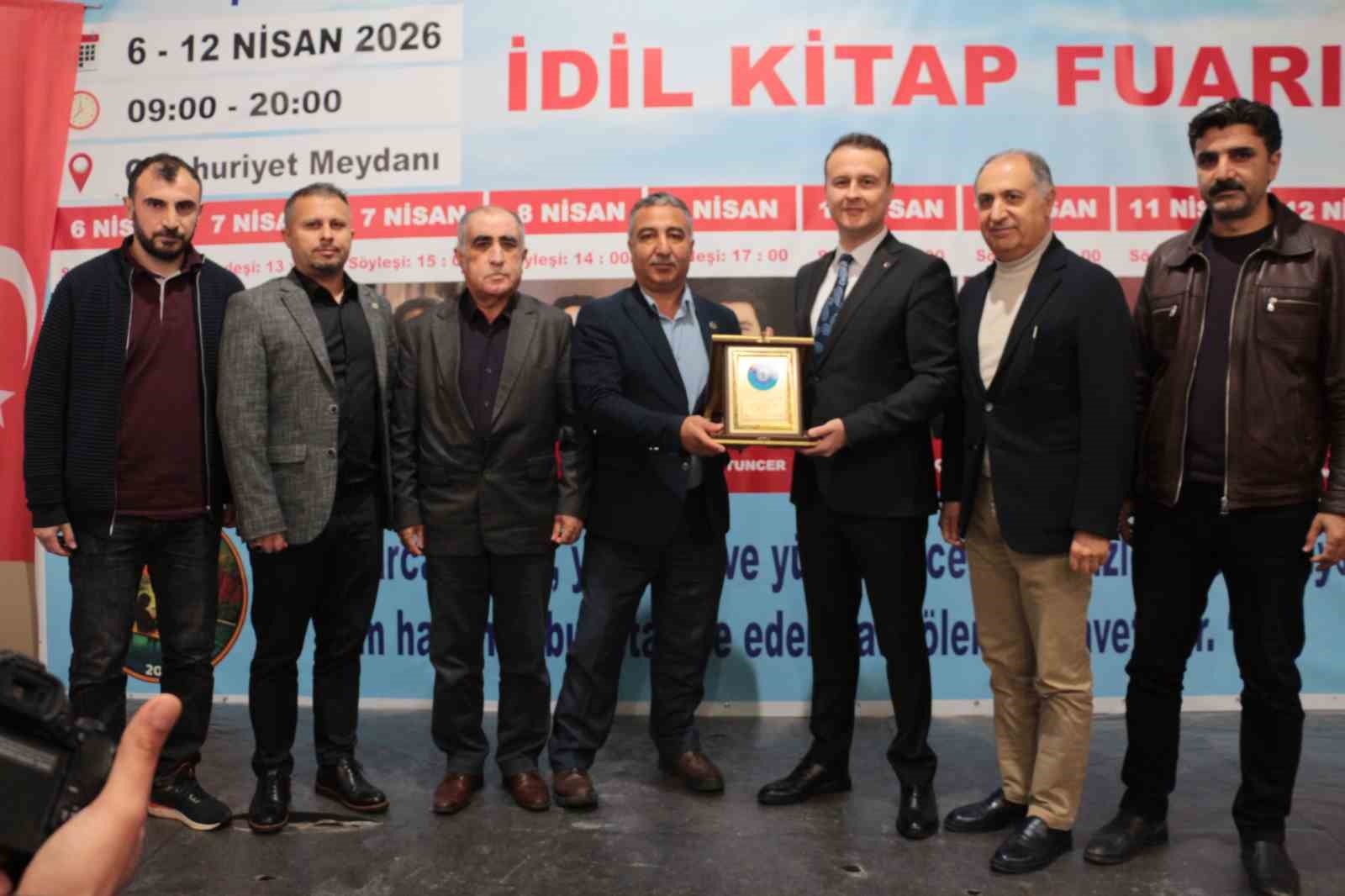 Sağlık-Sen’den Kaymakam Adıgüzel’e "Hizmet" plaketi
Sağlık-Sen’den Kaymakam Adıgüzel’e "Hizmet" plaketi