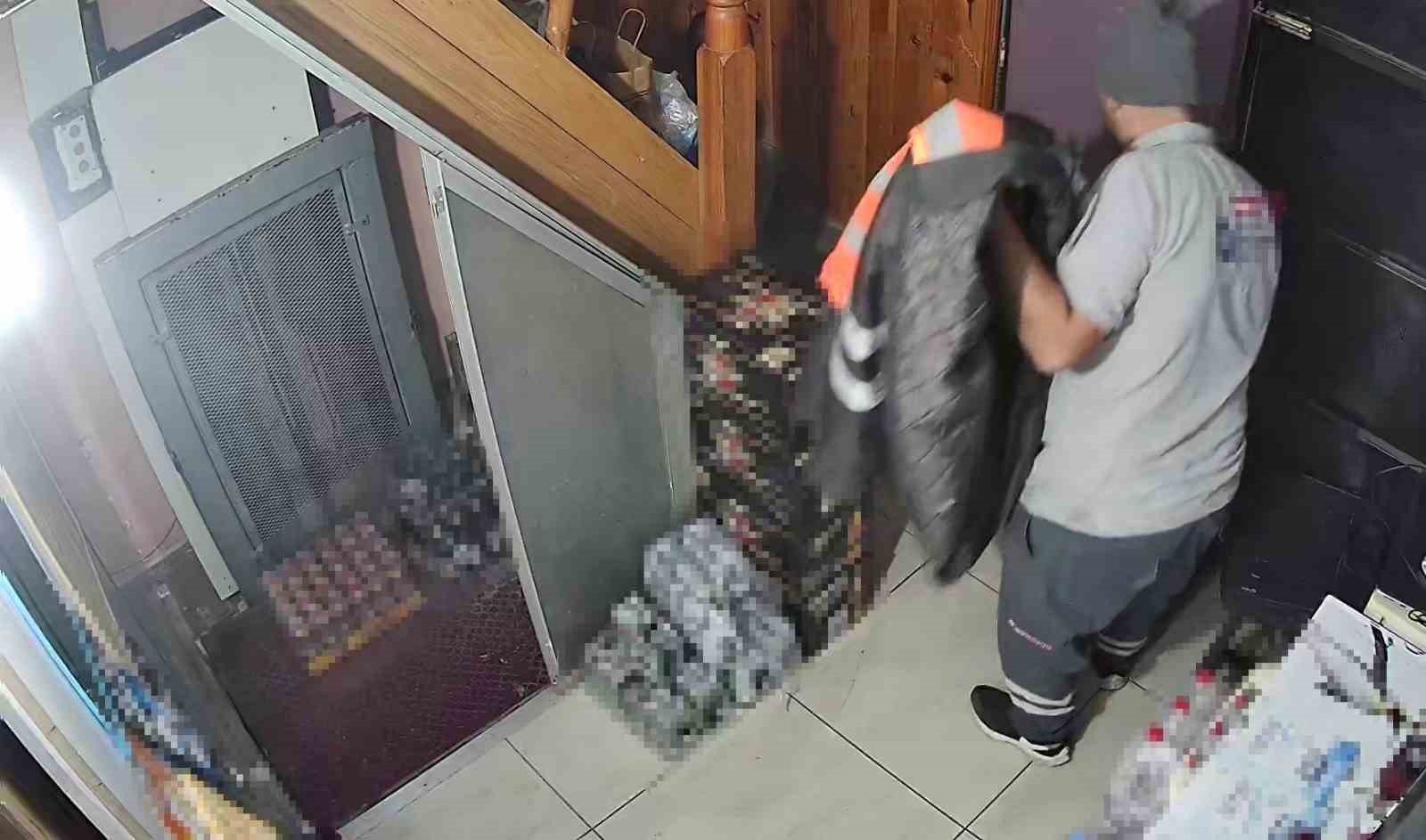 Sahibiyle samimiyet kurduğu iş yerinden önce çöpleri, sonra 250 karton sigarayı çıkarttı
