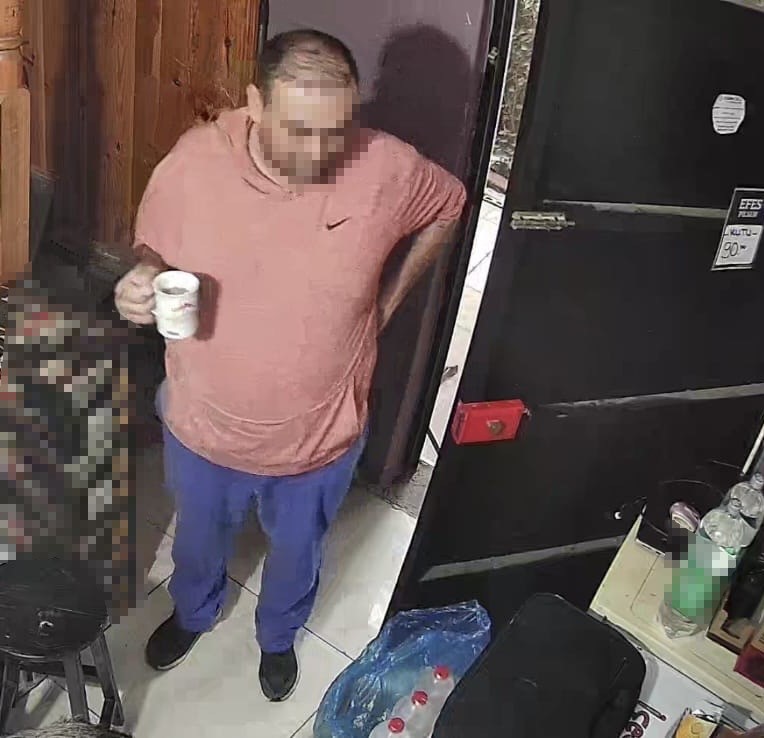 Sahibiyle samimiyet kurduğu iş yerinden önce çöpleri, sonra 250 karton sigarayı çıkarttı
