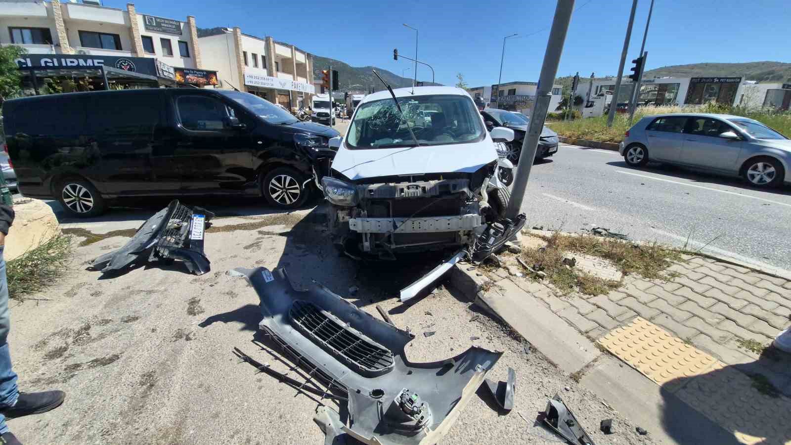 Sahil Güvenlik aracı kaza yaptı: 2 yaralı
