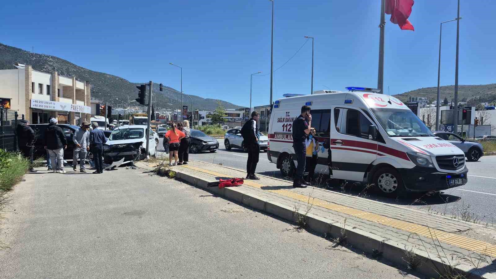 Sahil Güvenlik aracı kaza yaptı: 2 yaralı
