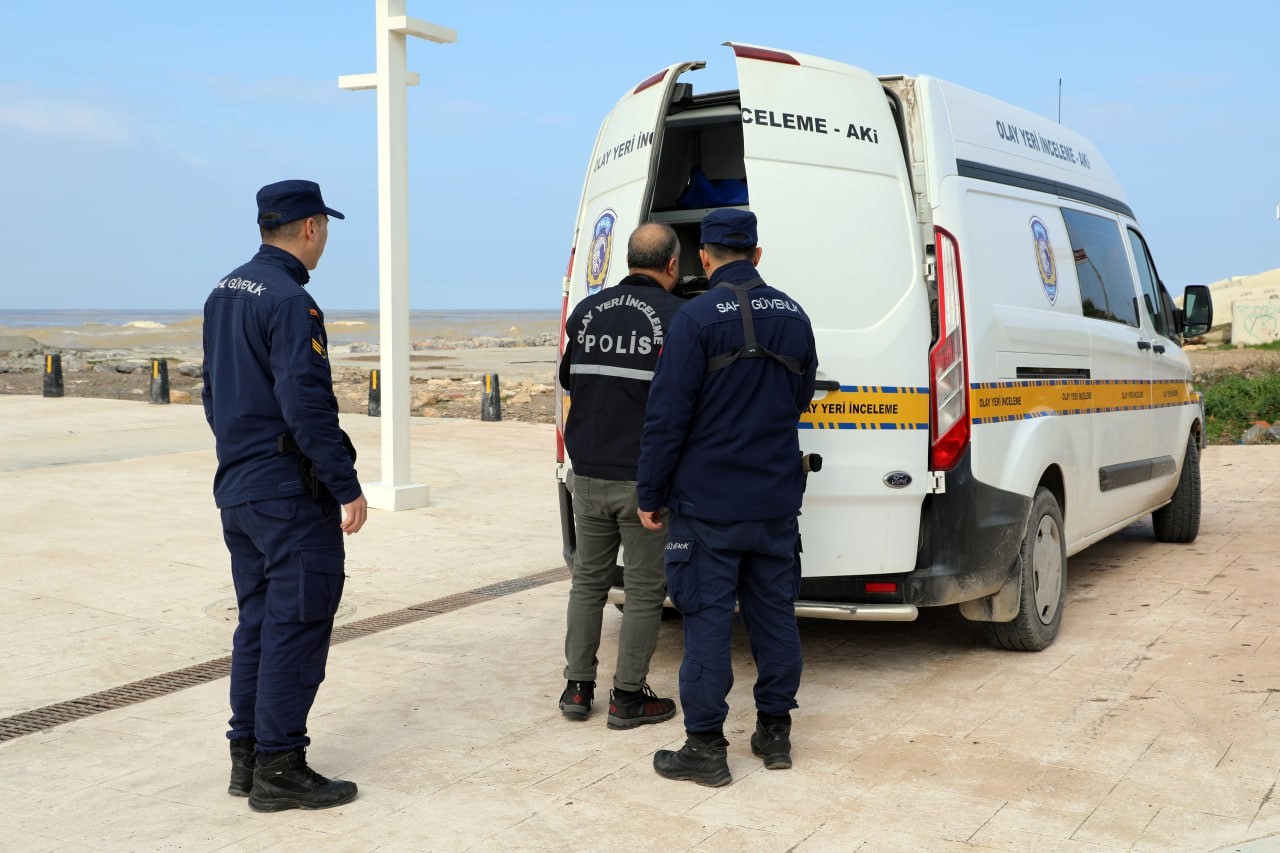 Sahilde 2 gün önce cansız bedeni bulunan balıkçının teknesi de aynı karaya vurdu
