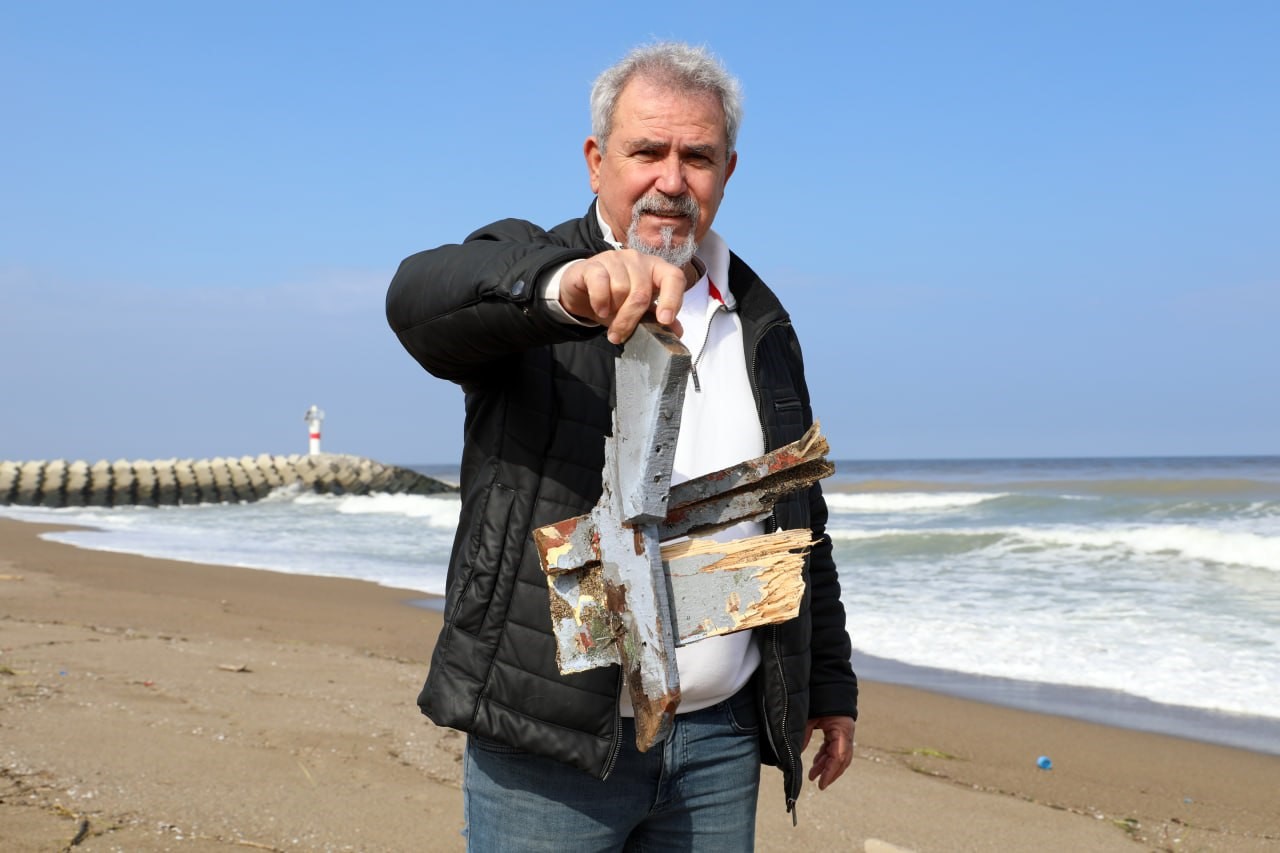 Sahilde 2 gün önce cansız bedeni bulunan balıkçının teknesi de aynı karaya vurdu
