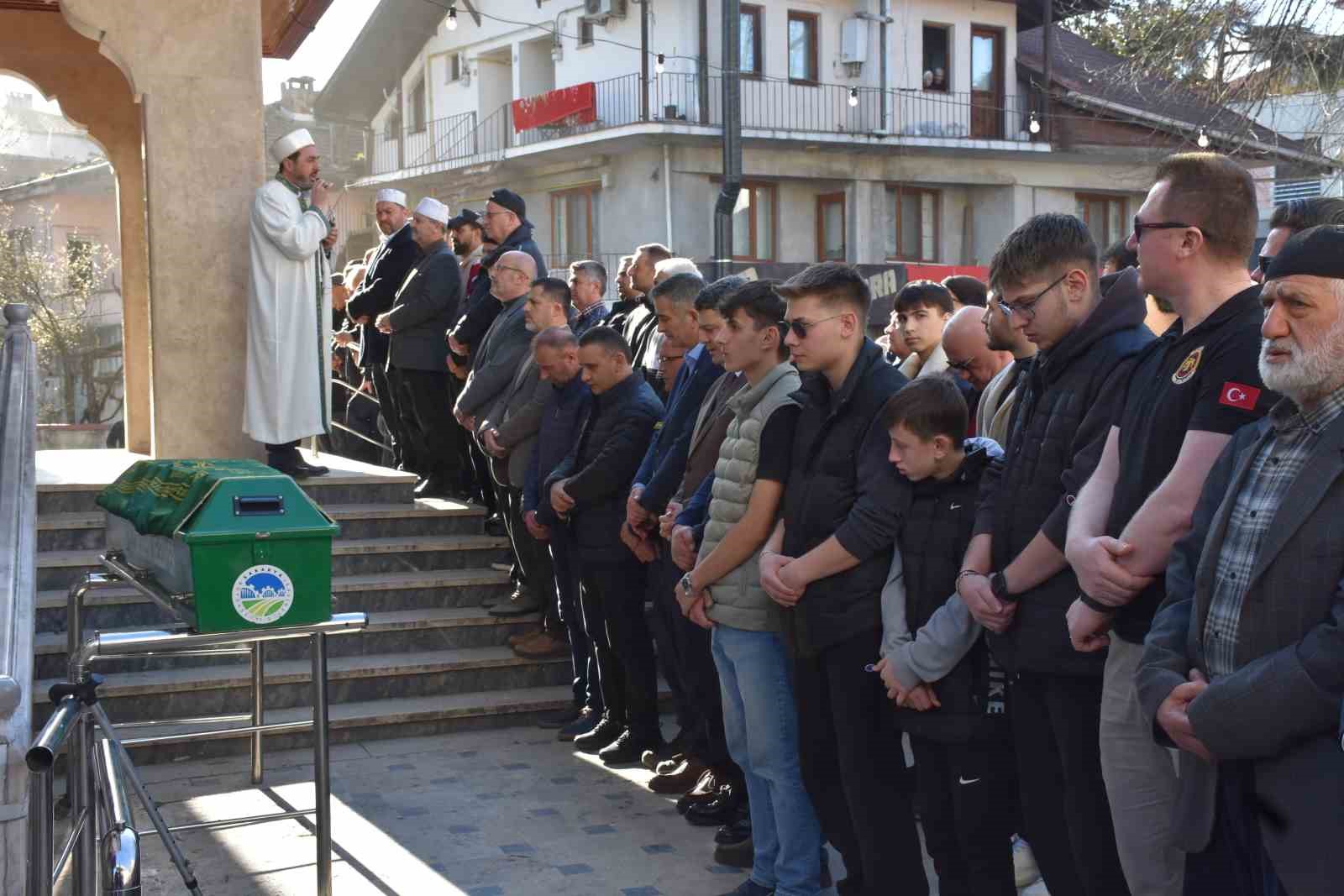 Sahilde ölü bulunan iş adamı son yolculuğuna uğurlandı
