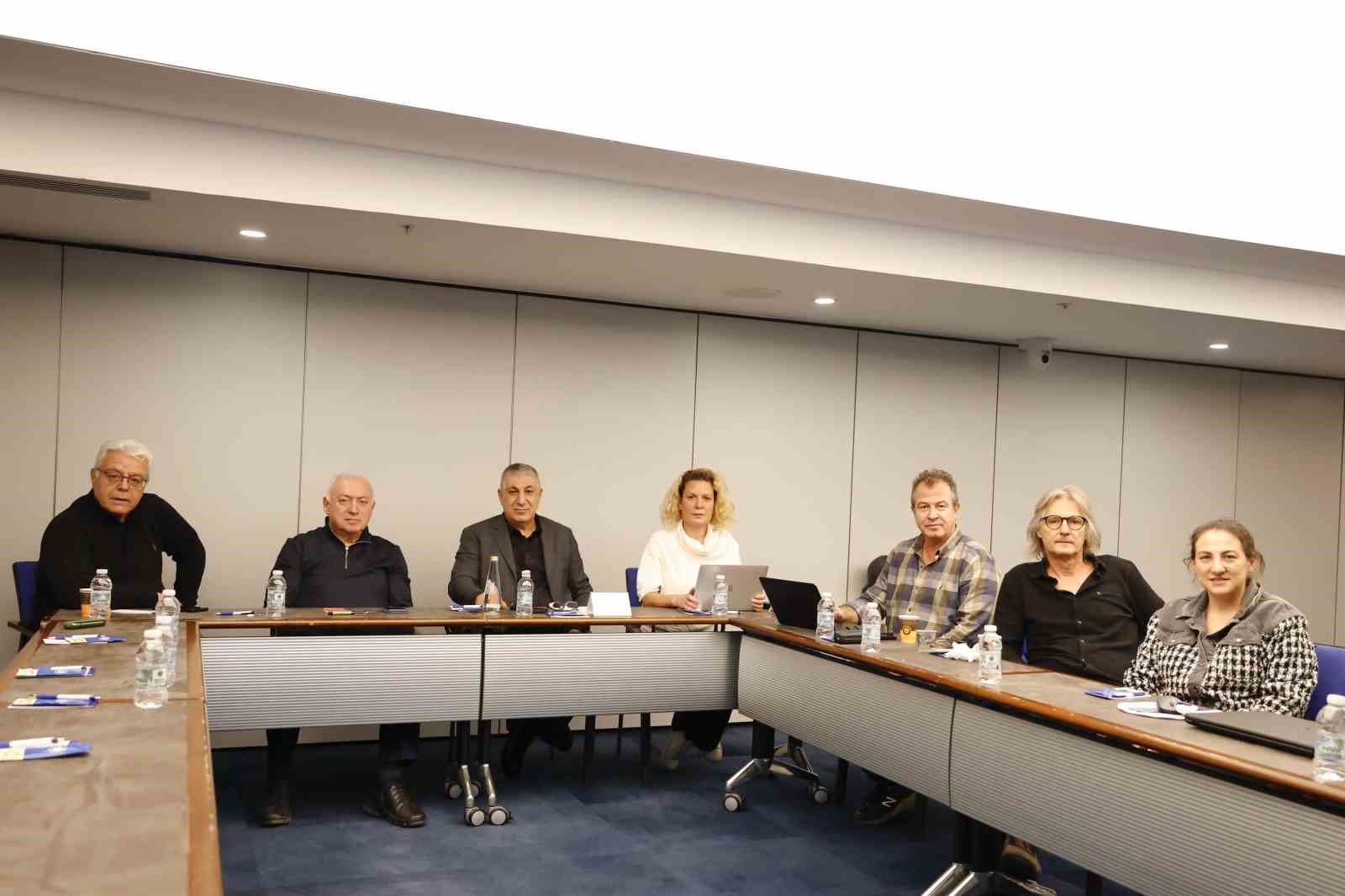 Şahin Kaptan, çocuklara balığı sevdirmek için yola çıktı
Şahin Kaptan, çocuklara balığı sevdirmek için yola çıktı