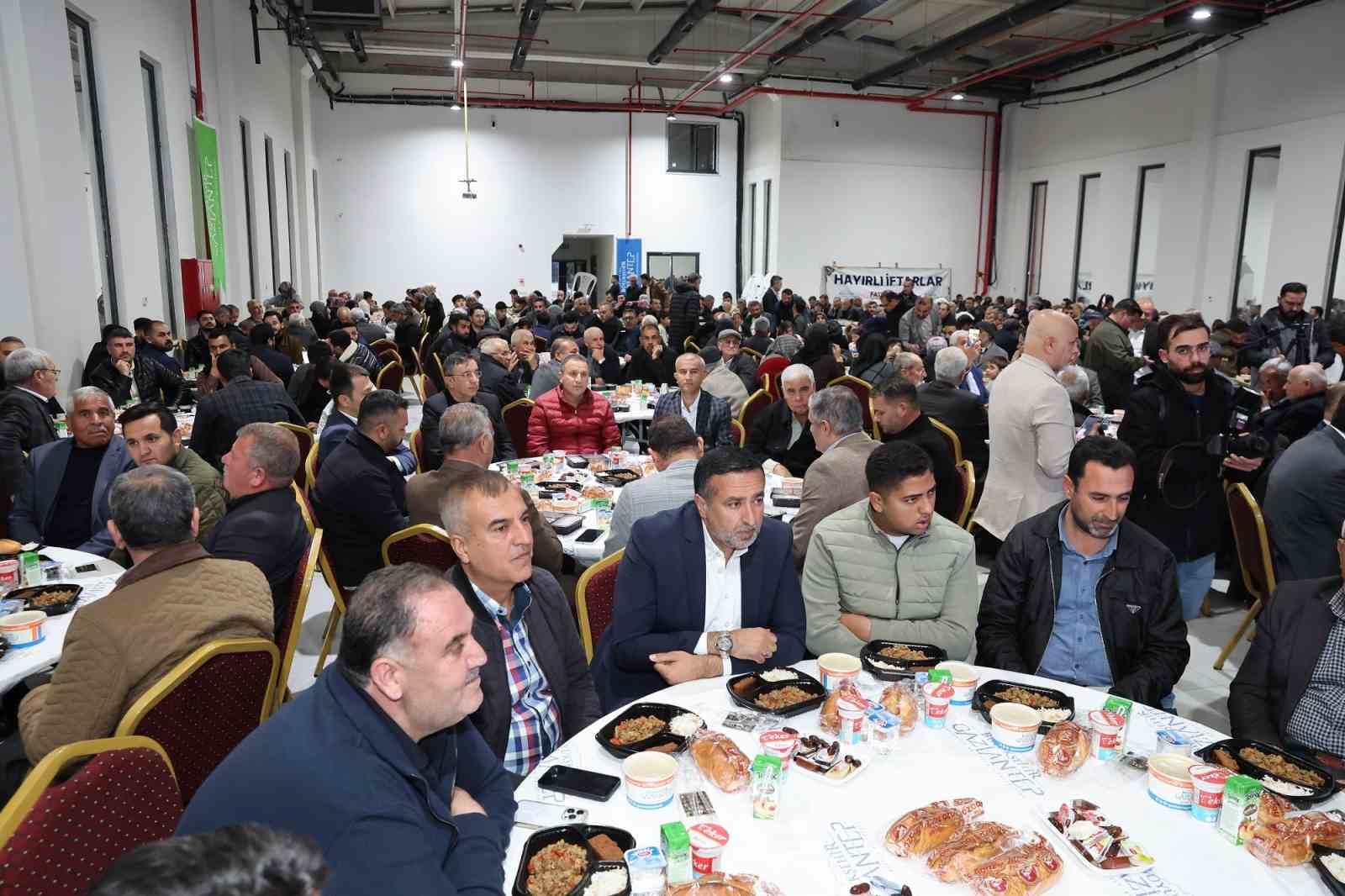 Şahin, Karkamış’ta vatandaşlarla iftarda buluştu

