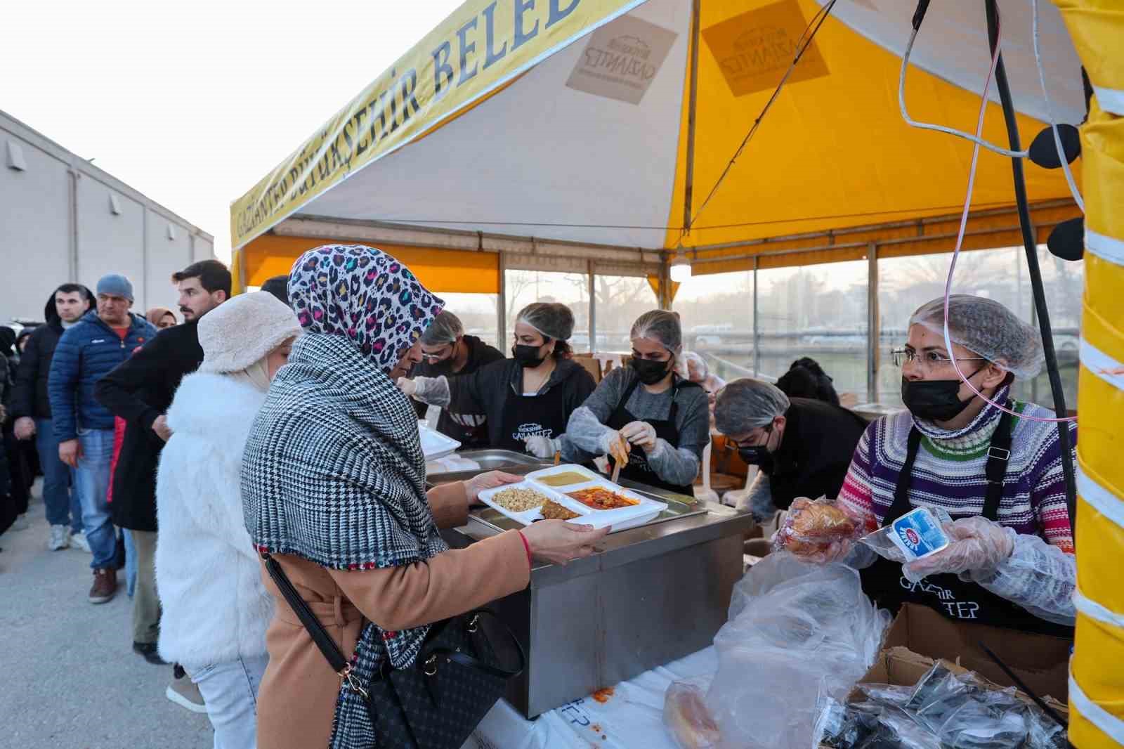 Şahin, vatandaşlarla iftarda buluştu
