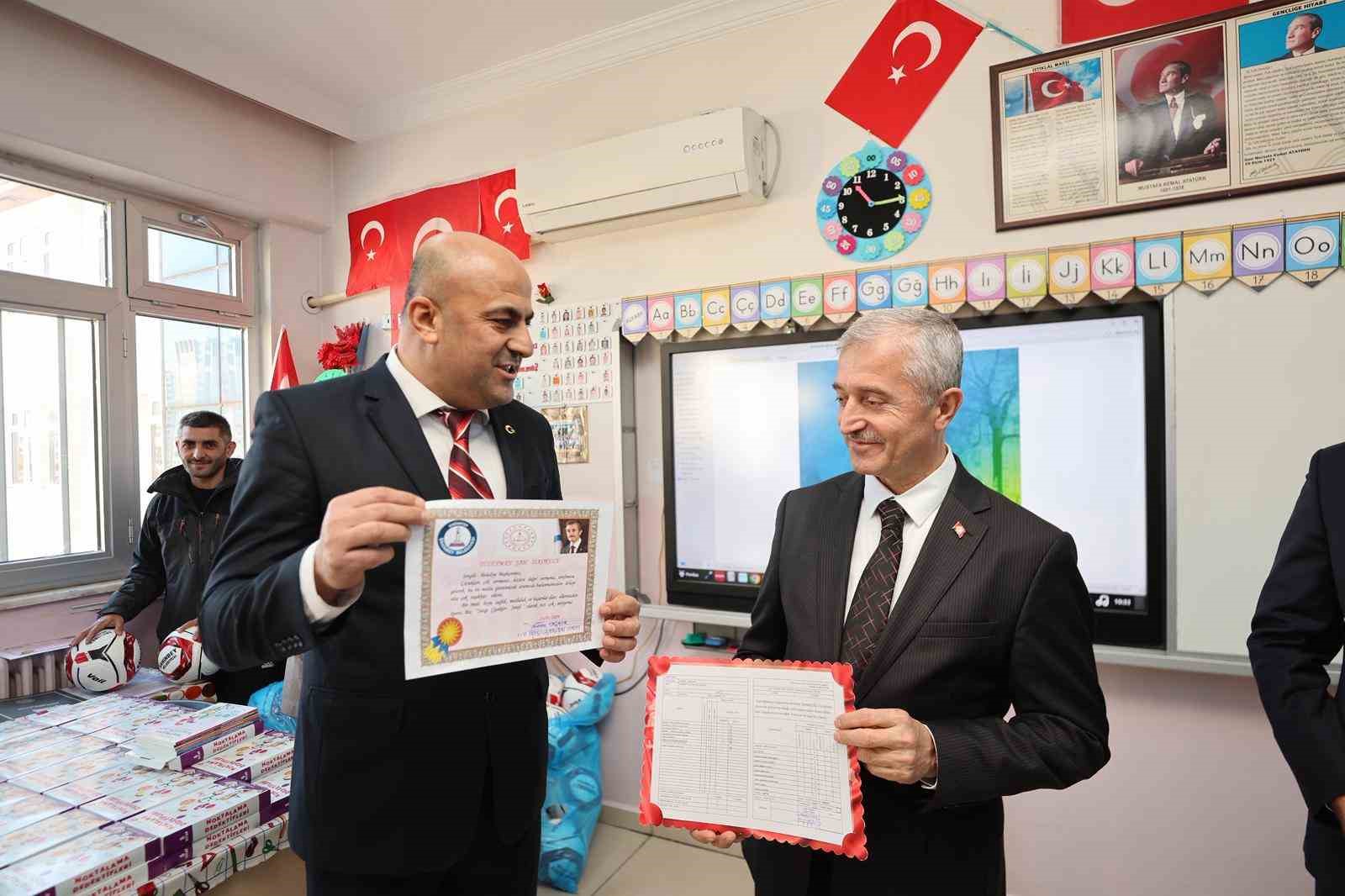 Şahinbey Belediyesi’nden öğrencilere sömestr tatilinde 1 milyondan fazla kitap
