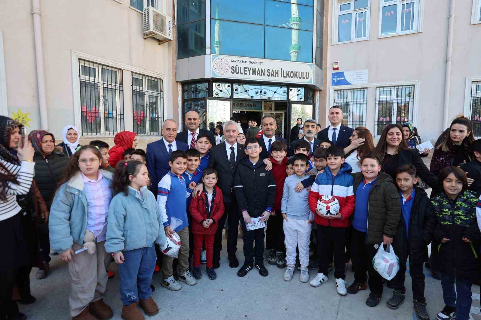 Şahinbey Belediyesi’nden öğrencilere sömestr tatilinde 1 milyondan fazla kitap
