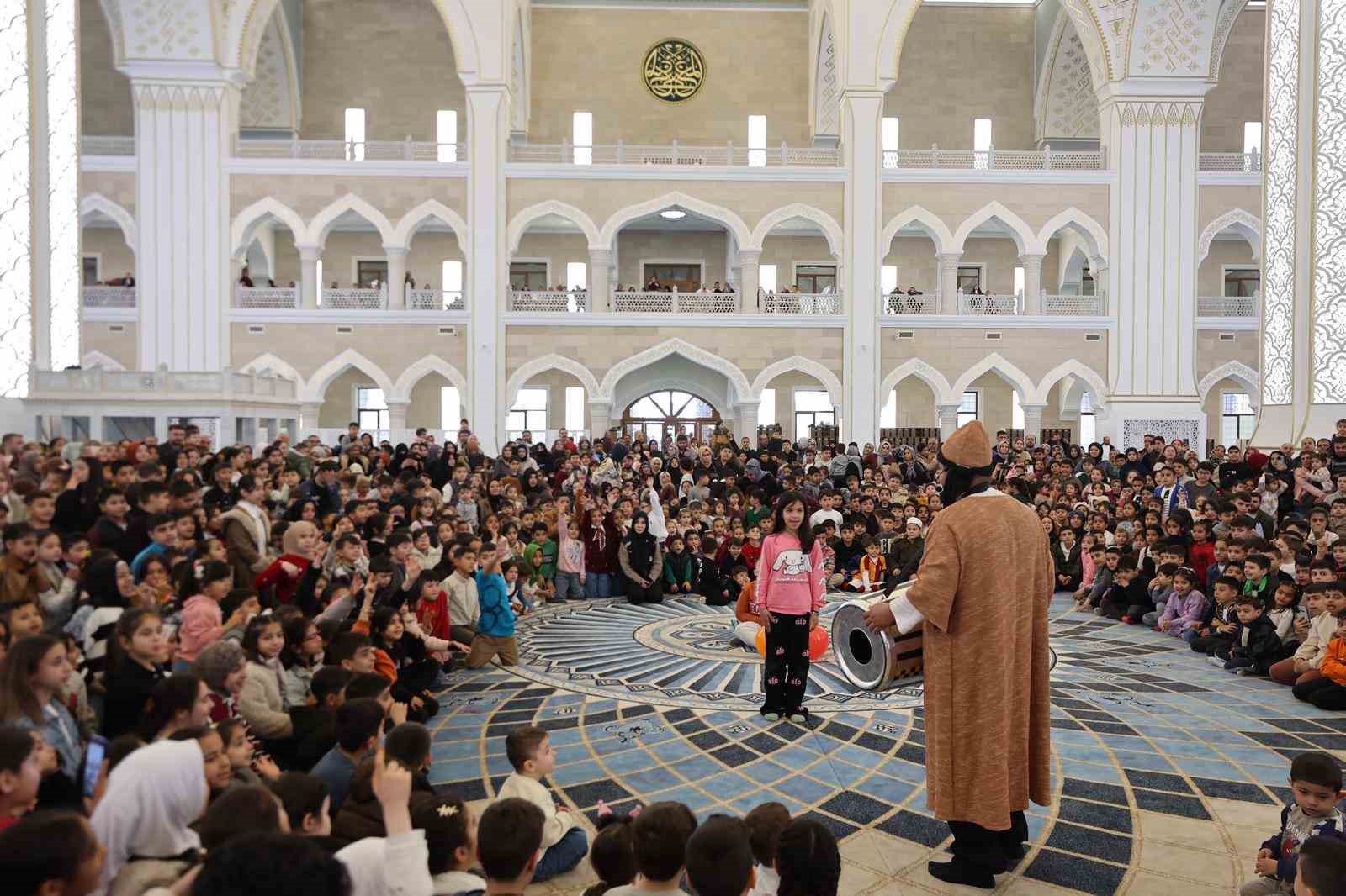 Şahinbey Millet Camii’nde çocuk sesleri
