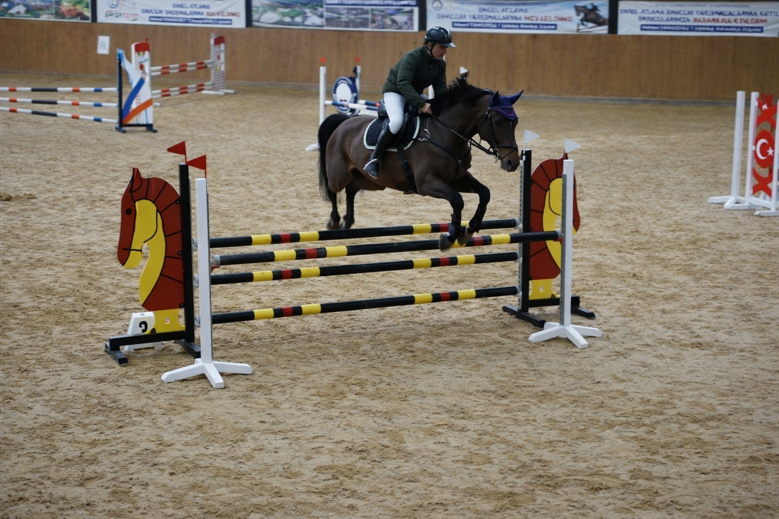 Şahinbey’de engel atlama heyecanı
